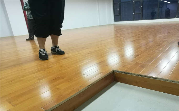 橡膠木體育運動地板翻新施工