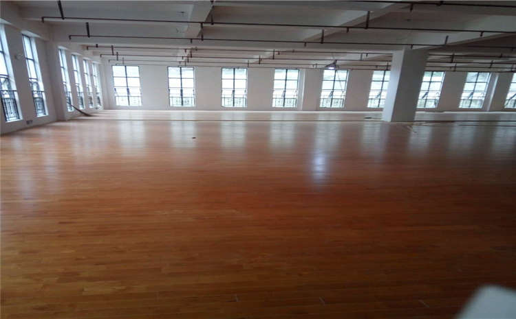拼接板羽毛球館木地板怎么保養？