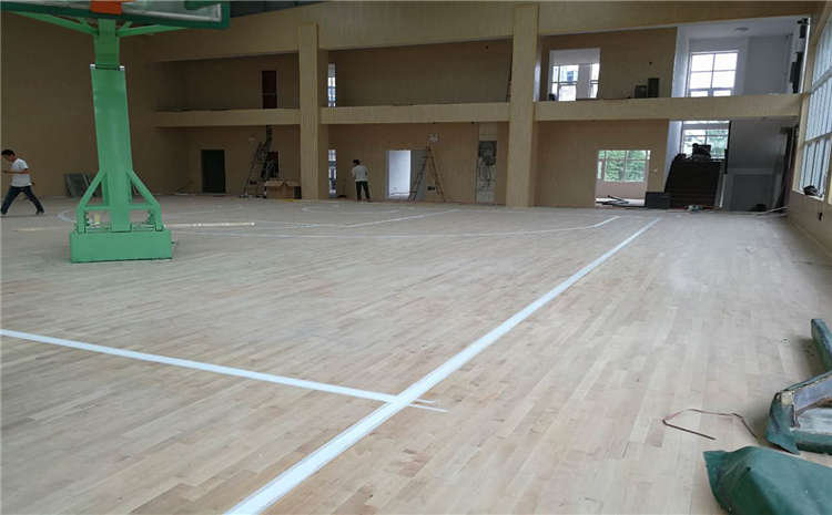 你知道如何正確的挑選運動木地板嗎？