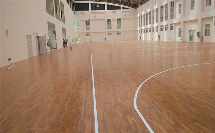松木體育運動地板怎么翻新