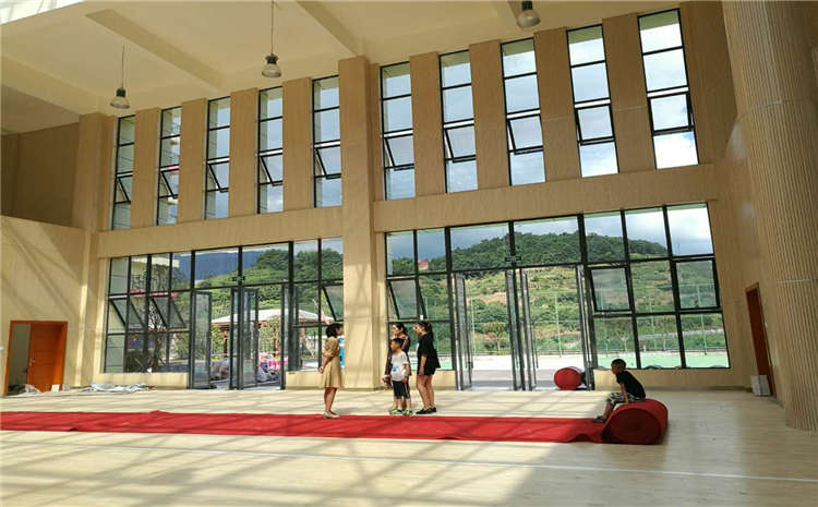 柞木乒乓球館木地板一般多少錢(qián)？
