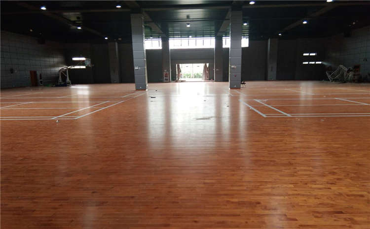籃球木地板場館都是怎么施工