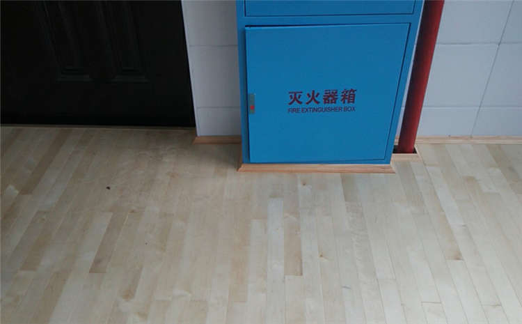 20厚舞臺(tái)木地板廠家哪家好？