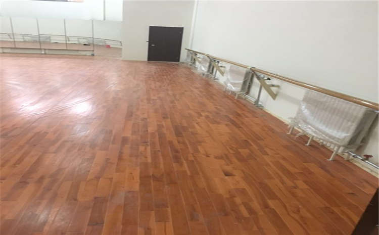 國內籃球地板一般多少錢
