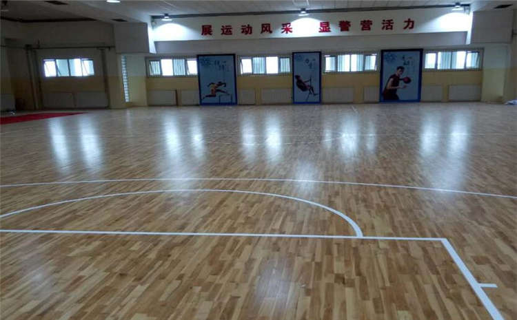 五角楓籃球場木地板怎么翻新？