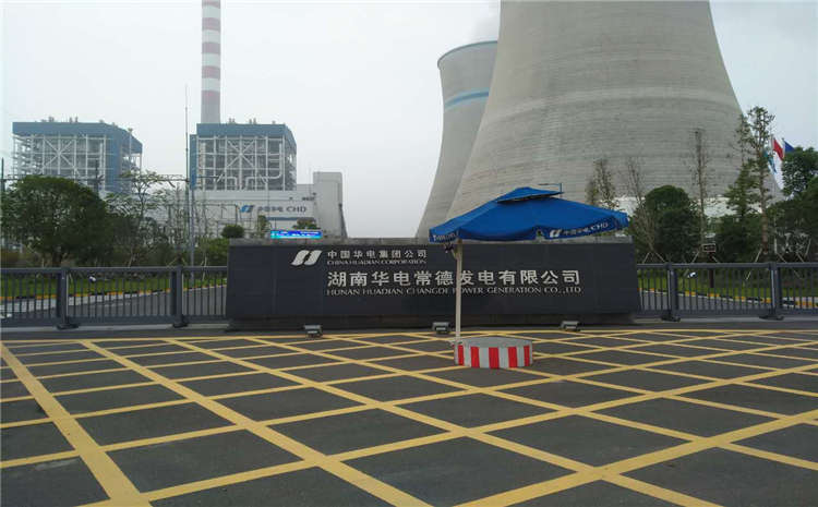 體育木地板橡膠木一般多少錢？
