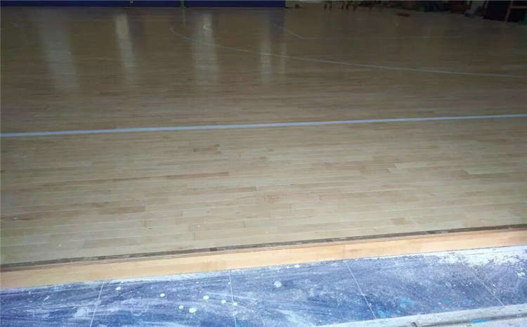 橡膠木風雨操場運動地板哪個牌子好？