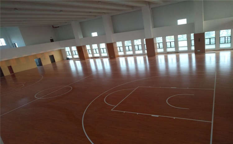 20厚風雨操場運動地板價格是多少錢？
