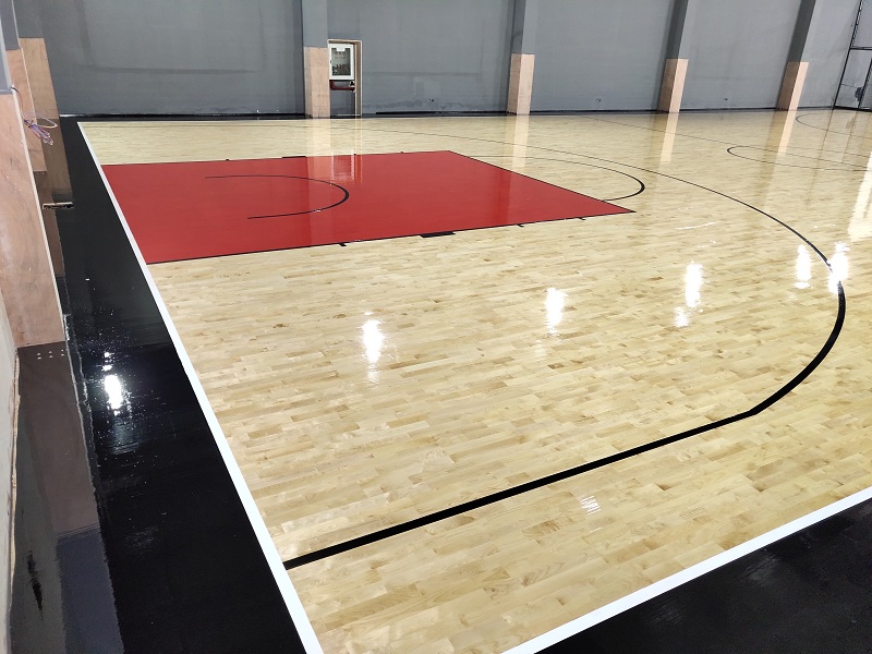 上海KC籃球館木地板現(xiàn)場漆施工案例
